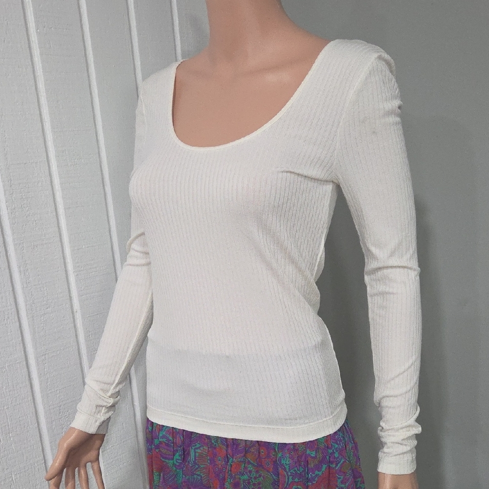 Club Monaco Cream Fitted Long Sleeve Blouse